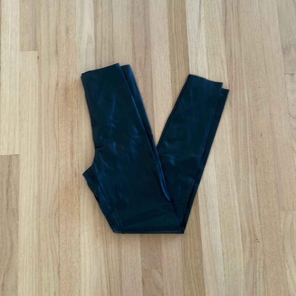Aritzia Wilfred free leather leggings